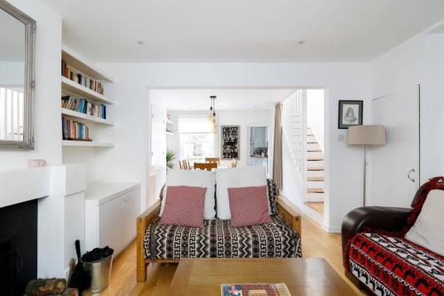 Superb 2 Bed Townhouse next to The Level Park, Brighton, East Sussex