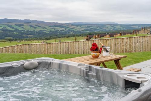 The Annexe, Luxury Property with Hot Tub at Pitilie Pods