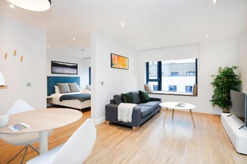 ALTIDO Modern 1-BR Apt with views of Edinburgh Castle, Edinburgh, Midlothian