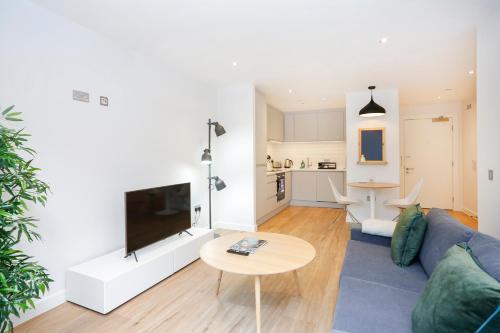 ALTIDO Modern 1-BR Apt with views of Edinburgh Castle