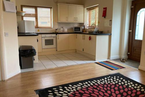 CV225AA Ground-Floor Flat Near Rugby School Self Check-in, Rugby, Warwickshire