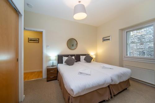 Spacious 2BR-2BA - Grassmarket - Free Parking by Bonjour Residences Edinburgh