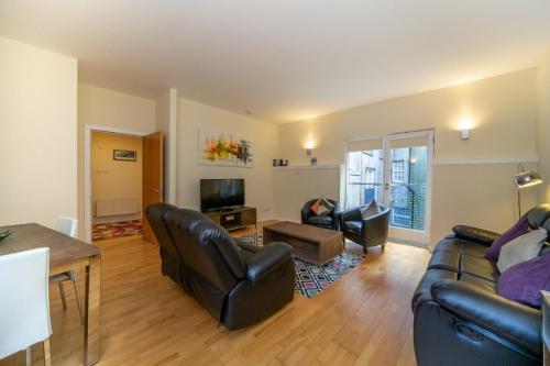 Spacious 2BR-2BA - Grassmarket - Free Parking by Bonjour Residences Edinburgh