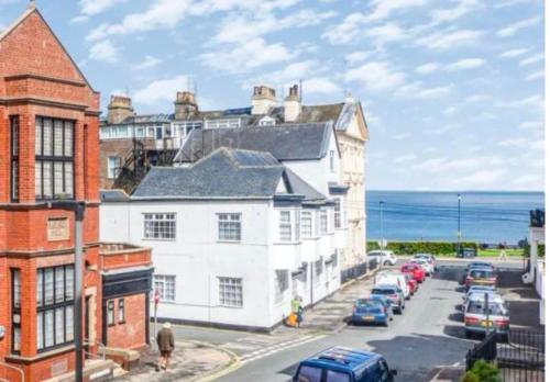 Apartment Brite - Beautiful bright apartment sleeps 5 - Side sea views - With Parking, Filey, North Yorkshire