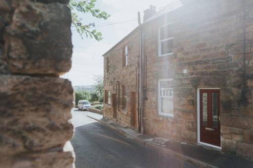 Matlock: quirky, stylish cottage - stunning views