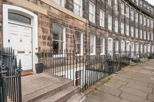 Georgian West End Main Door 2BR-1BA, near International Conference Centre by Bonjour Residences Edinburgh