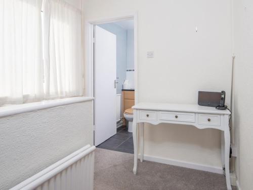 Pass the Keys Cosy 2 bed apartment in leafy Cyncoed - Sleeps 6, Cardiff, Glamorganshire