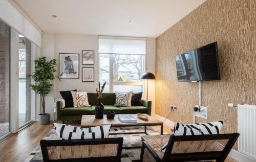 The Hoxton Docks - Modern & Bright 1BDR Flat With Study Room & Balcony