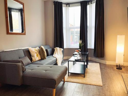 Modern & Luxurious Central Home - Free Parking, Liverpool, Merseyside