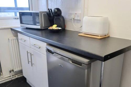 Comfortable MCR Apt FREE PARKING - close to centre