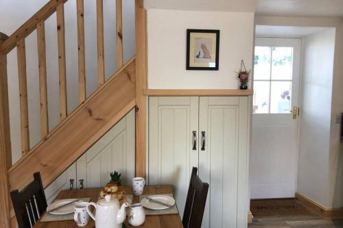 Sheila’s Cottage. Sleeps 2-3. Dog Friendly.