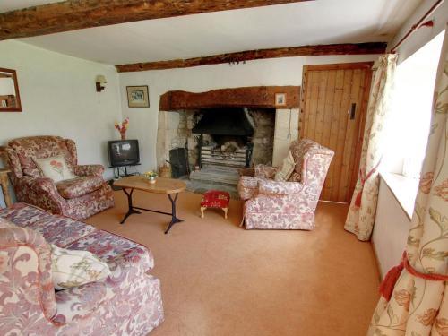 Rustic Cottage in Slaughterford with Fireplace