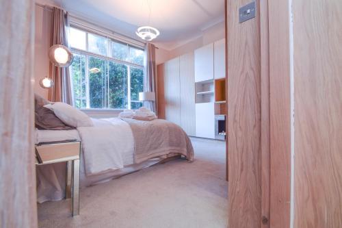 Luxury designer flat Holland Park