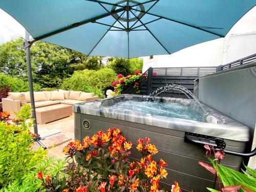 Muntham Luxury Apartments and separate Town House with its own Hot Tub