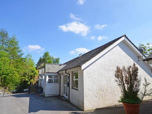 Cozy Holiday Home with Manicured Garden at Chapel Stile, Elterwater, Cumbria