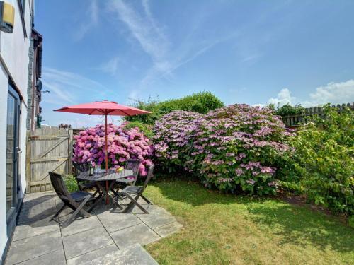 Spacious cottage in Padstow with terrace