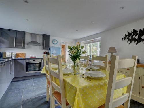 Comfortable holiday home in Croyde near beach