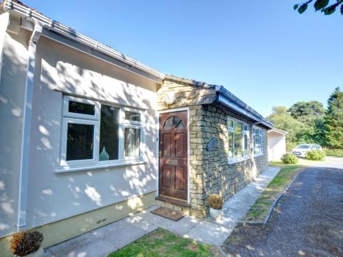 Peaceful Cottage in Begelly with Fireplace, Kilgetty, Pembrokeshire