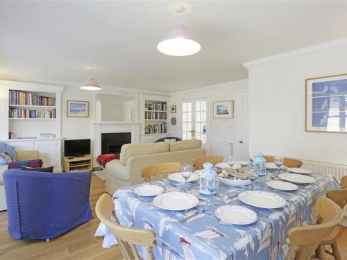 Cozy holiday home in Aldeburgh with garden