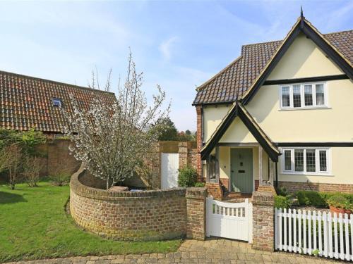 Cozy holiday home in Aldeburgh with garden