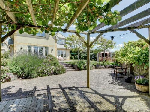 Spacious holiday home in Croyde near sea