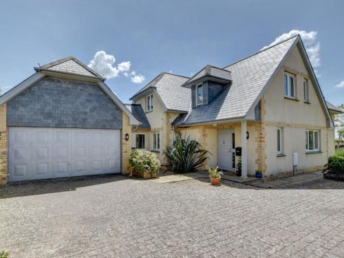 Spacious holiday home in Croyde near sea