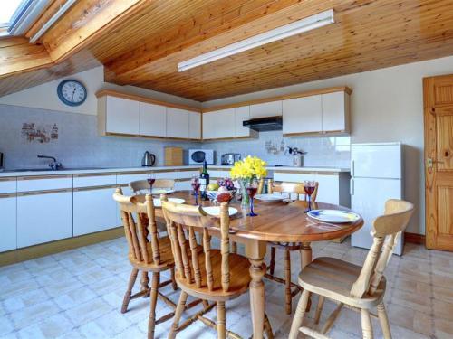 Modern Holiday Home in Moelfre near beach