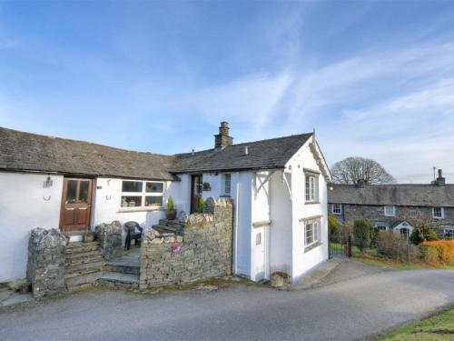 Comfortable Holiday Home with Manicured Garden at Elterwater