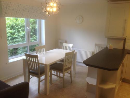 The Beeches 2 - Serviced Duplex Apartment