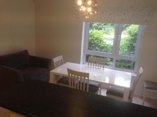 The Beeches 2 - Serviced Duplex Apartment