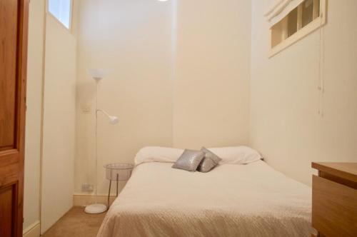 Central 2 Bedroom Flat Sleeps 4