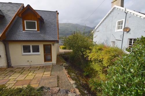 Shoreside Cottage