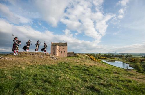 North Berwick Chateau Sleeps 12 WiFi