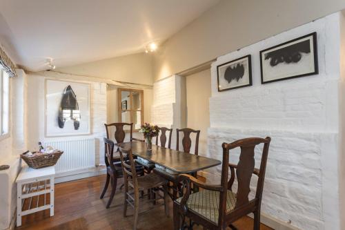 Wimborne Minster Villa Sleeps 6 WiFi