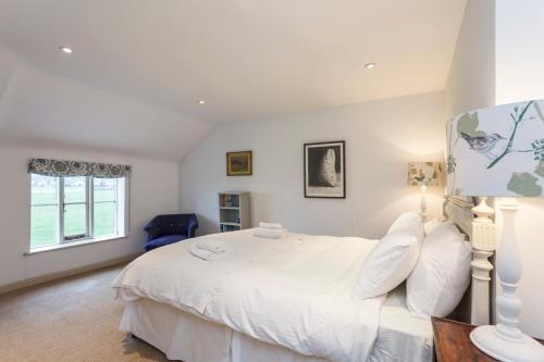 Wimborne Minster Villa Sleeps 6 WiFi