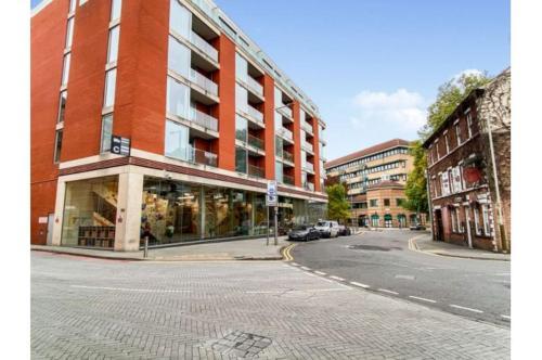 Central Penthouse Flat in Highcross