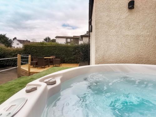 Ellerthwaite Place with Hot Tub, Windermere, Cumbria