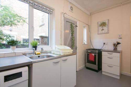 Luxury Hot Tub Apartment - close to City Centre-