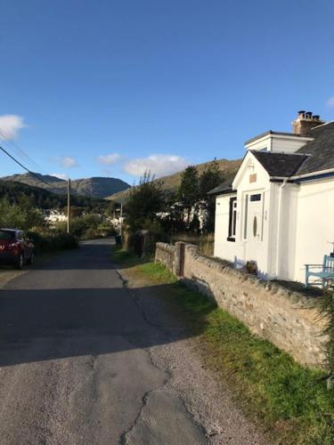 Cottage With Stunning Loch Views