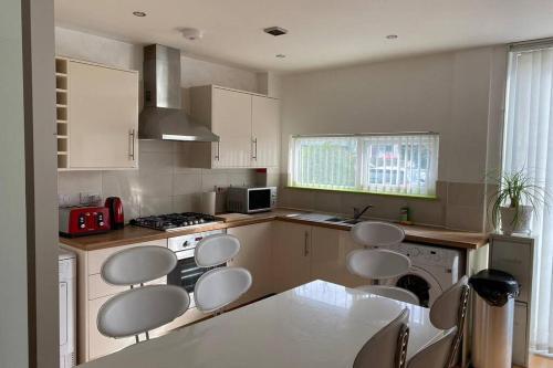 Comfortable Modern House Near Etihad -3BR -sleeps6, Manchester, Greater Manchester