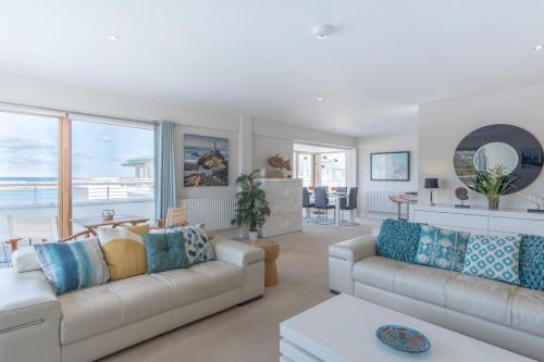 Llanddwyn Penthouse Holiday Apartment, Holyhead, Isle of Anglesey