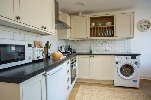 Quiet Apartment Close To Gloucester Quays/Docks, Gloucester, Gloucestershire