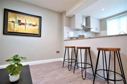 Central BRIGHTON TWO BEDROOM FLAT 4B3S