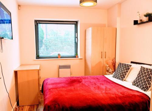 SideMersey Livings - Central Stay In 2 Bedroom Apartment with Parking, Liverpool, Merseyside