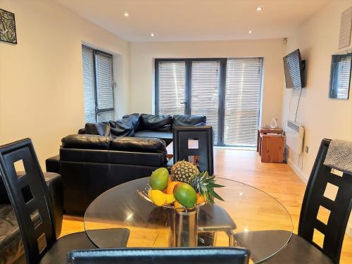 SideMersey Livings - Central Stay In 2 Bedroom Apartment with Parking