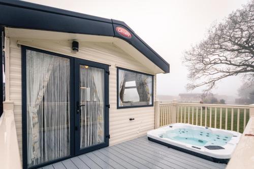 The Major Oak Lodge with Hot Tub