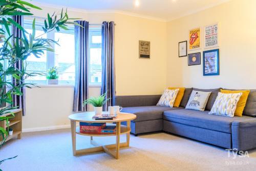 Cathays Heights, by Tŷ SA - A Stylish Spacious 2 bed Apartment. Convenient for City Centre & Hospital.