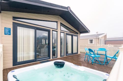 Alder Lodge with Hot Tub