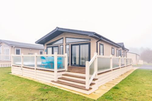 Alder Lodge with Hot Tub