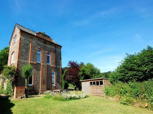 Unique Mansion in Battle Kent with Garden